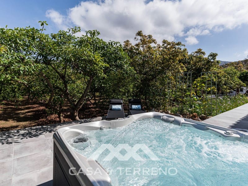 3 soveværelse Villa til salg i Velez-Malaga med garage - € 1.225.000 (Ref: 8498990)