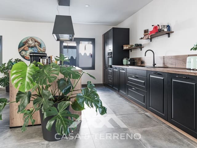 3 soveværelse Villa til salg i Vélez-Málaga med garage - € 1.225.000 (Ref: 8498990)