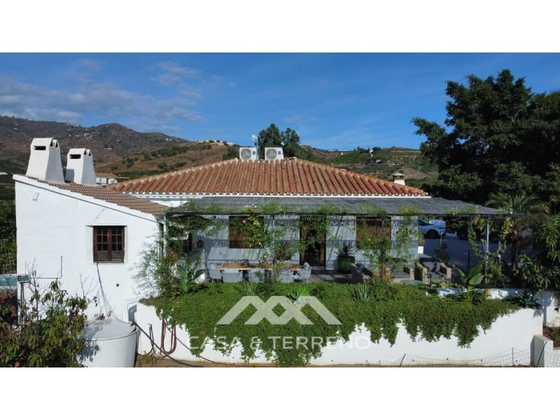 3 soveværelse Villa til salg i Velez-Malaga med garage - € 1.225.000 (Ref: 8498990)