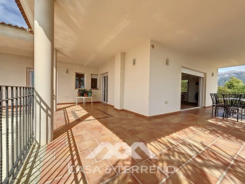 4 soveværelse Guesthouse/B & B til salg i Periana med swimmingpool garage - € 742.000 (Ref: 8539621)