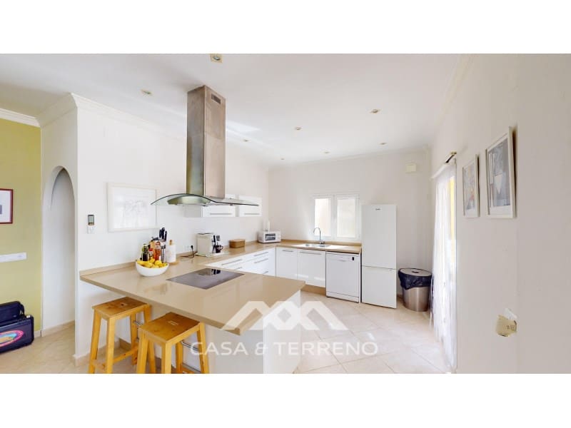 5 soveværelse Villa til salg i Algarrobo med swimmingpool - € 585.000 (Ref: 8545051)