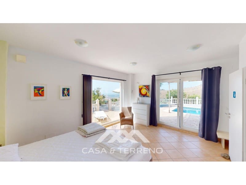 5 soveværelse Villa til salg i Algarrobo med swimmingpool - € 585.000 (Ref: 8545051)