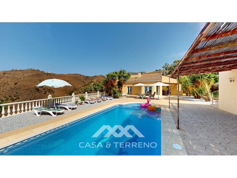 5 soveværelse Villa til salg i Algarrobo med swimmingpool - € 585.000 (Ref: 8545051)