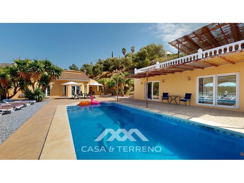 5 soveværelse Villa til salg i Algarrobo med swimmingpool - € 585.000 (Ref: 8545051)