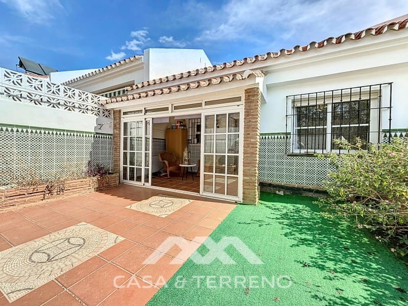 3 slaapkamer Halfvrijstaande villa te koop in Rincon de la Victoria met zwembad garage - € 563.000 (Ref: 8589315)