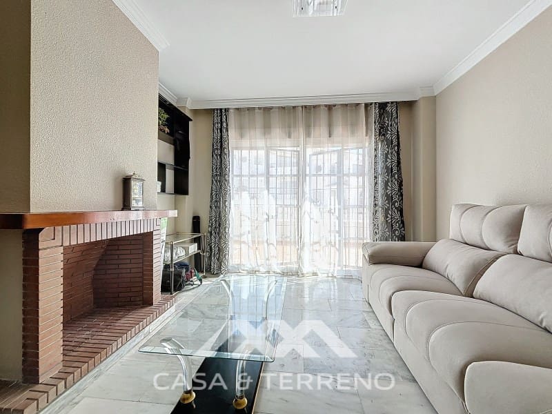 3 slaapkamer Halfvrijstaande villa te koop in Rincon de la Victoria met zwembad garage - € 563.000 (Ref: 8589315)