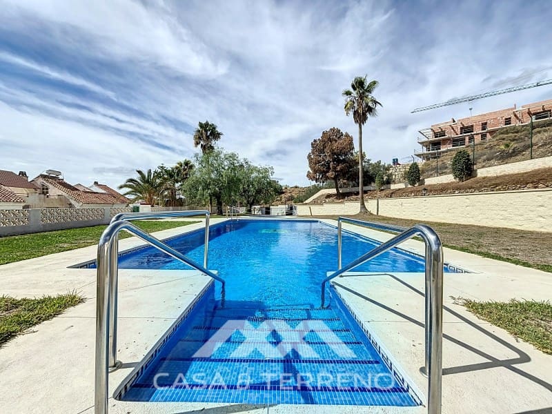 3 slaapkamer Halfvrijstaande villa te koop in Rincon de la Victoria met zwembad garage - € 563.000 (Ref: 8589315)