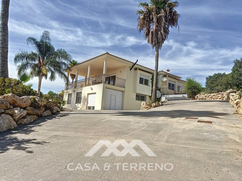 4 slaapkamer Villa te koop in Periana met zwembad garage - € 742.000 (Ref: 8589316)