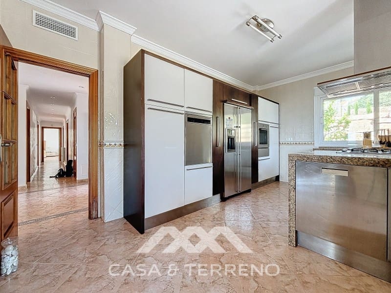 4 slaapkamer Villa te koop in Periana met zwembad garage - € 742.000 (Ref: 8589316)