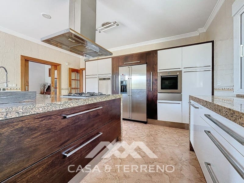 4 slaapkamer Villa te koop in Periana met zwembad garage - € 742.000 (Ref: 8589316)