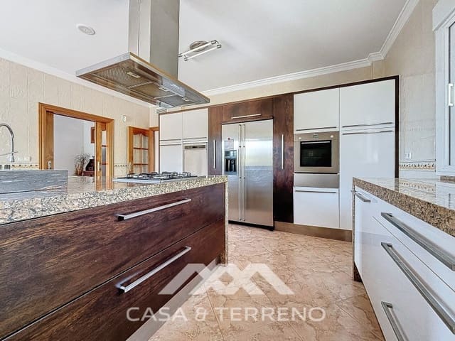 4 slaapkamer Villa te koop in Periana met zwembad garage - € 742.000 (Ref: 8589316)