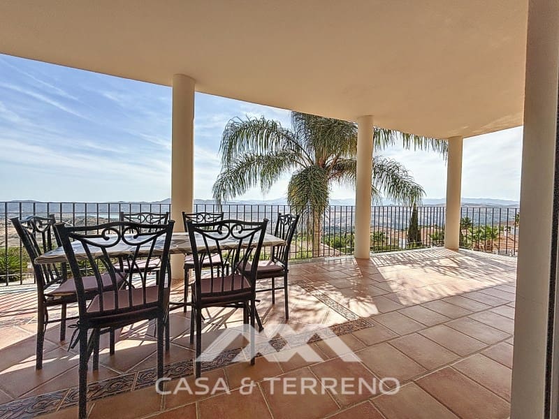 4 slaapkamer Villa te koop in Periana met zwembad garage - € 742.000 (Ref: 8589316)