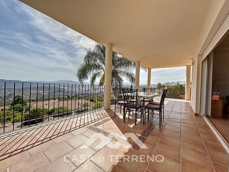 4 slaapkamer Villa te koop in Periana met zwembad garage - € 742.000 (Ref: 8589316)