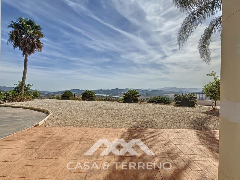 4 slaapkamer Villa te koop in Periana met zwembad garage - € 742.000 (Ref: 8589316)