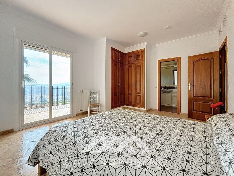 4 slaapkamer Villa te koop in Periana met zwembad garage - € 742.000 (Ref: 8589316)