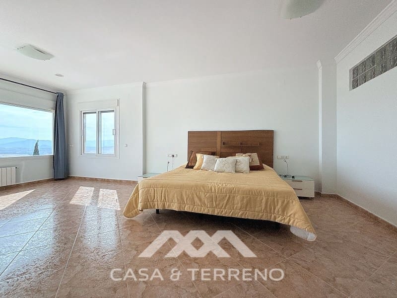 4 slaapkamer Villa te koop in Periana met zwembad garage - € 742.000 (Ref: 8589316)