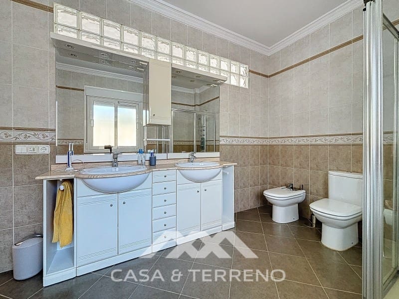 4 slaapkamer Villa te koop in Periana met zwembad garage - € 742.000 (Ref: 8589316)