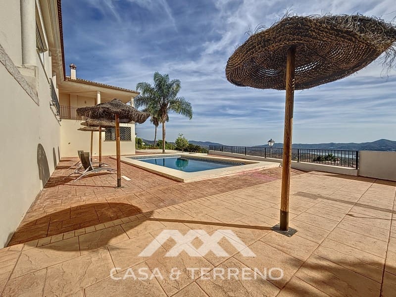 4 slaapkamer Villa te koop in Periana met zwembad garage - € 742.000 (Ref: 8589316)