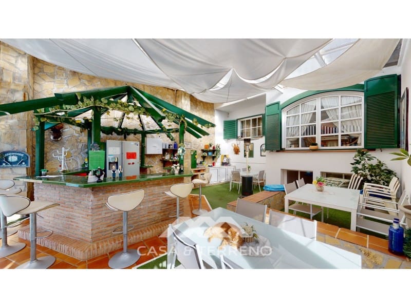 8 soveværelse Guesthouse/B & B til salg i Torrox-Costa med swimmingpool - € 1.200.000 (Ref: 8591728)