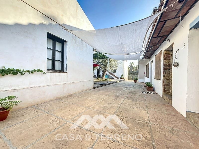 3 slaapkamer Villa te koop in Velez-Malaga met zwembad - € 695.000 (Ref: 8655035)