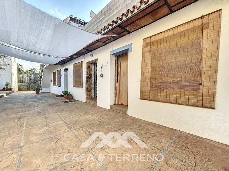 3 slaapkamer Villa te koop in Velez-Malaga met zwembad - € 695.000 (Ref: 8655035)