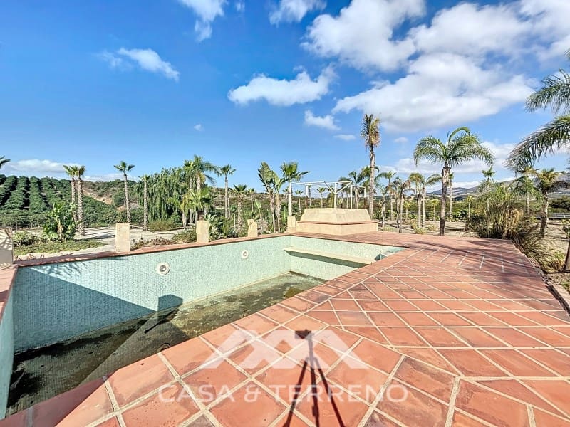 3 slaapkamer Villa te koop in Velez-Malaga met zwembad - € 695.000 (Ref: 8655035)