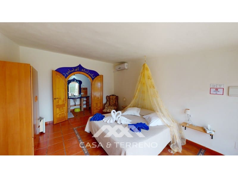 20 bedroom Villa for sale in Arenas with pool - € 1,500,000 (Ref: 8672177)