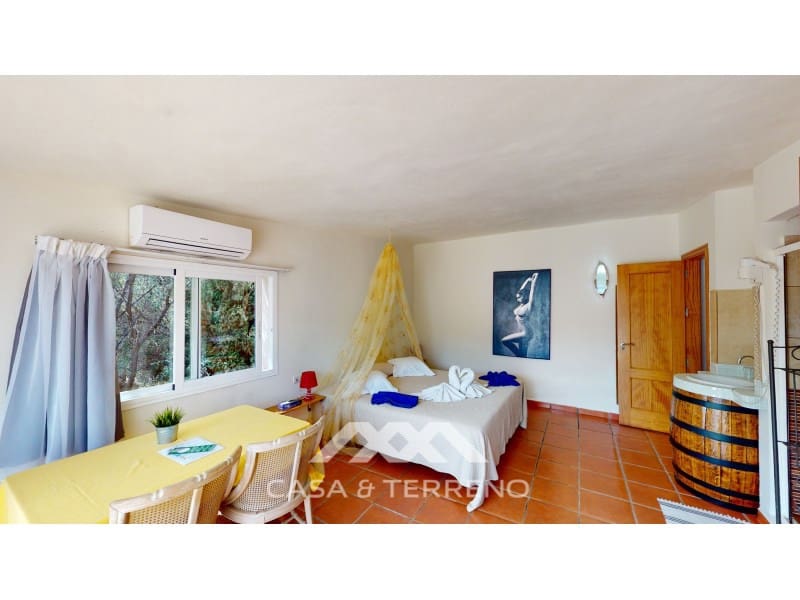 20 bedroom Villa for sale in Arenas with pool - € 1,500,000 (Ref: 8672177)