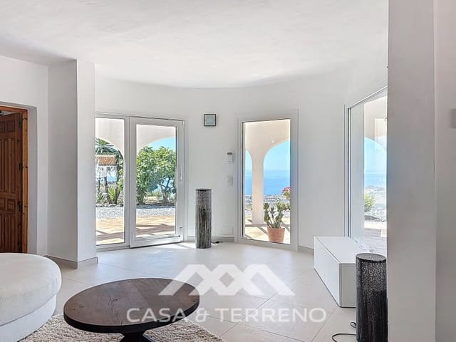 3 soverom Villa til salgs i Arenas med svømmebasseng - € 649 000 (Ref: 8727858)