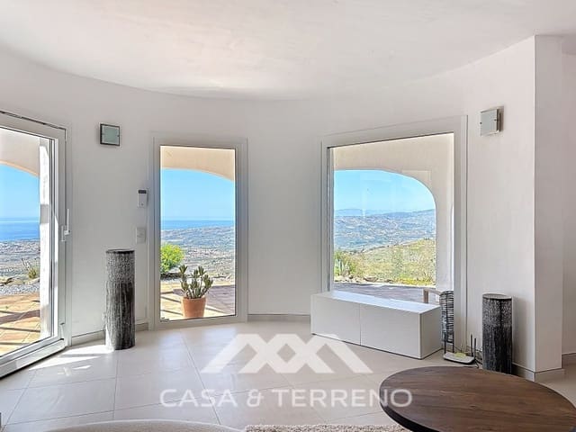 3 soverom Villa til salgs i Arenas med svømmebasseng - € 649 000 (Ref: 8727858)