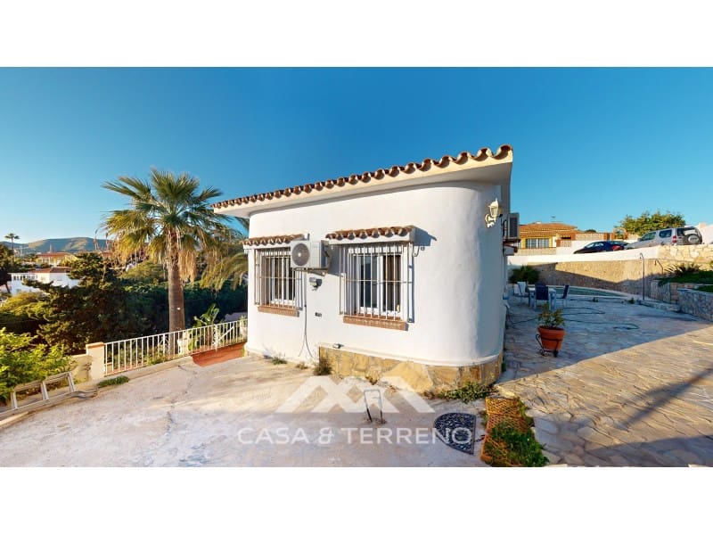 4 soveværelse Villa til salg i Benajarafe med swimmingpool garage - € 650.000 (Ref: 8757860)