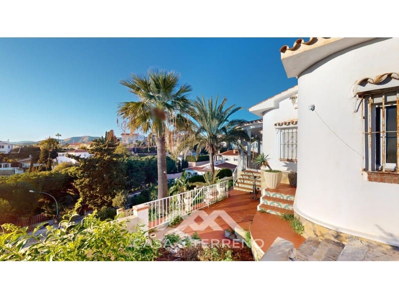 4 soveværelse Villa til salg i Benajarafe med swimmingpool garage - € 650.000 (Ref: 8757860)