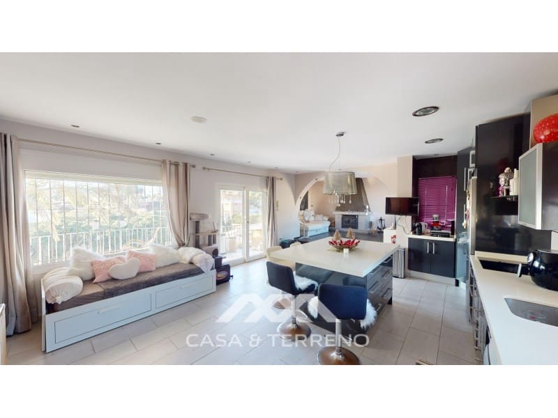 4 soveværelse Villa til salg i Benajarafe med swimmingpool garage - € 650.000 (Ref: 8757860)