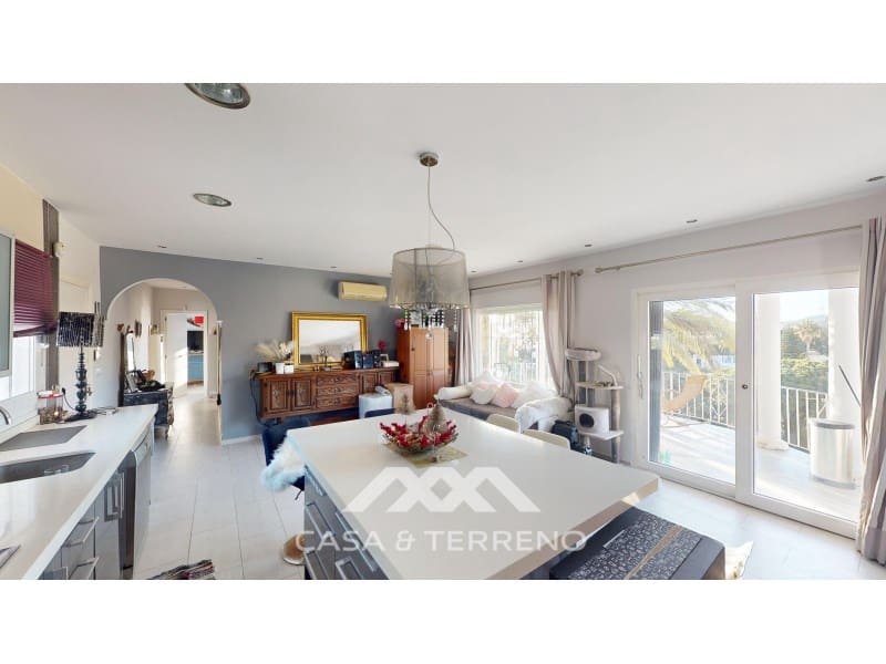 4 soveværelse Villa til salg i Benajarafe med swimmingpool garage - € 650.000 (Ref: 8757860)