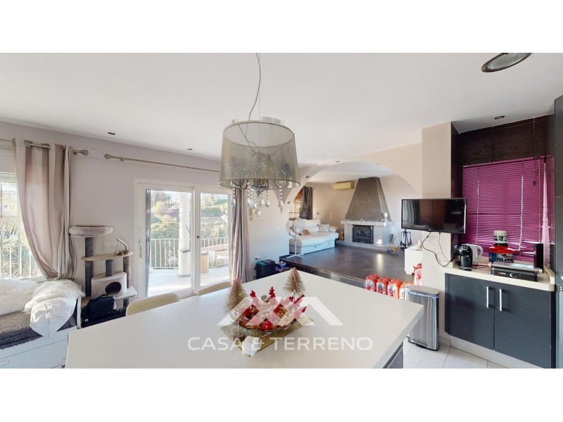 4 soveværelse Villa til salg i Benajarafe med swimmingpool garage - € 650.000 (Ref: 8757860)