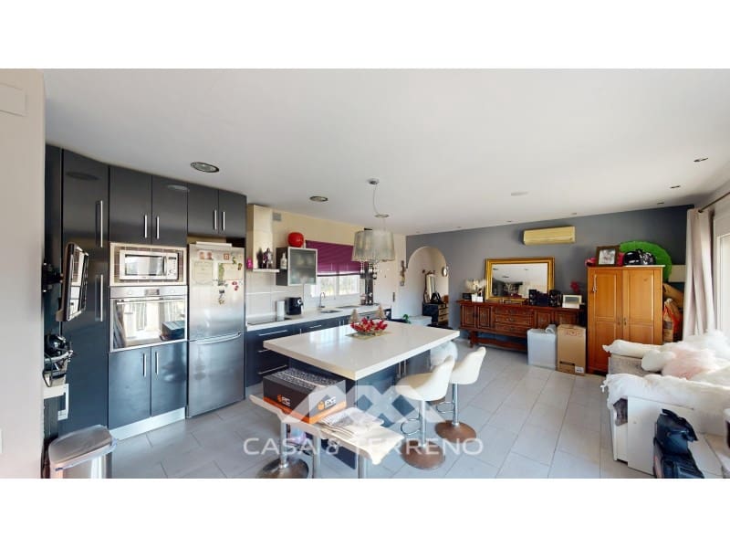 4 soveværelse Villa til salg i Benajarafe med swimmingpool garage - € 650.000 (Ref: 8757860)