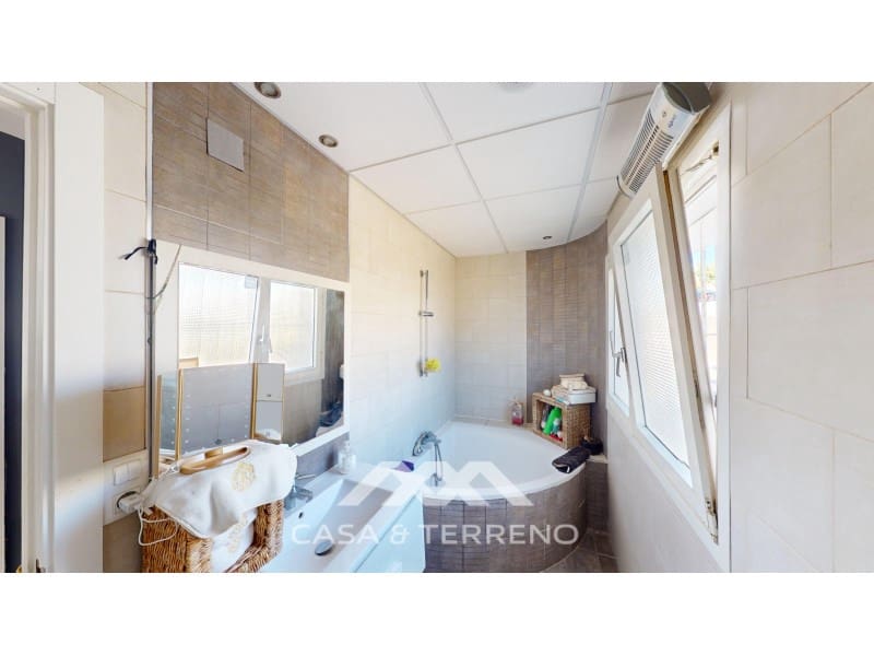 4 soveværelse Villa til salg i Benajarafe med swimmingpool garage - € 650.000 (Ref: 8757860)