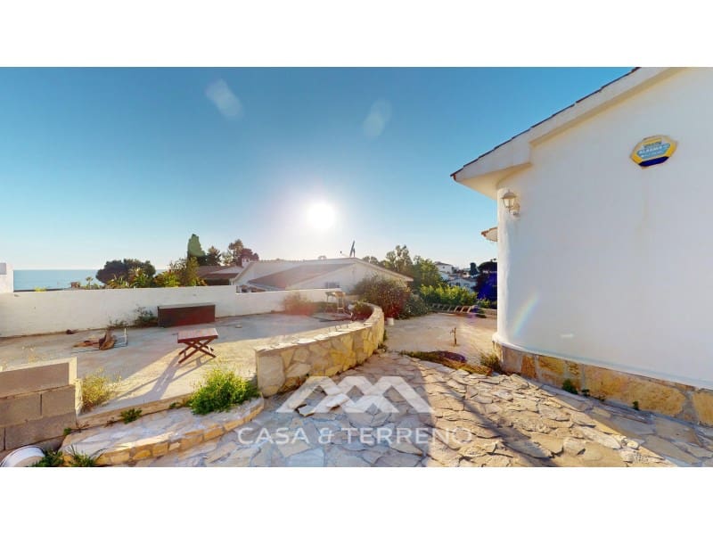 4 soveværelse Villa til salg i Benajarafe med swimmingpool garage - € 650.000 (Ref: 8757860)