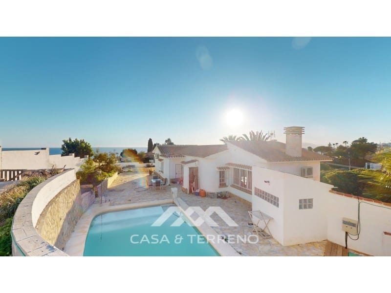 4 soveværelse Villa til salg i Benajarafe med swimmingpool garage - € 650.000 (Ref: 8757860)