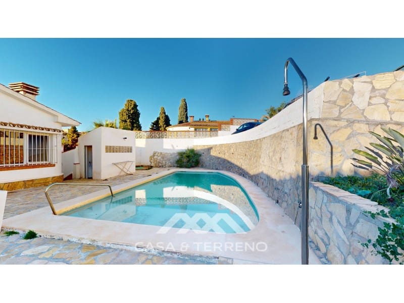 4 soveværelse Villa til salg i Benajarafe med swimmingpool garage - € 650.000 (Ref: 8757860)