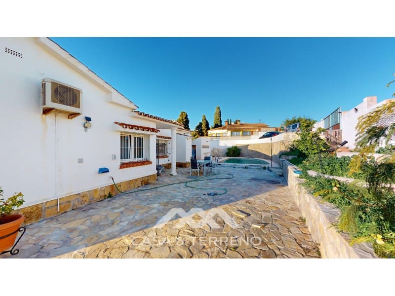 4 soveværelse Villa til salg i Benajarafe med swimmingpool garage - € 650.000 (Ref: 8757860)