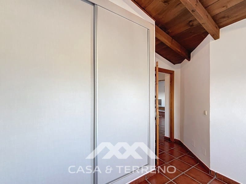 4 slaapkamer Villa te koop in Almayate met garage - € 595.000 (Ref: 8764397)