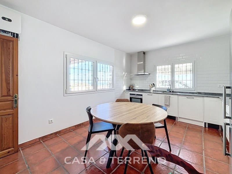 4 slaapkamer Villa te koop in Almayate met garage - € 595.000 (Ref: 8764397)