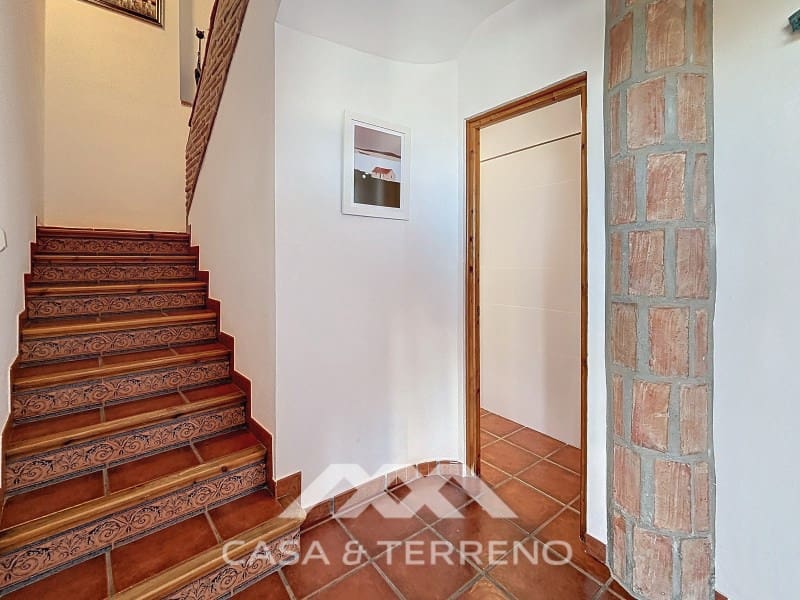 4 slaapkamer Villa te koop in Almayate met garage - € 595.000 (Ref: 8764397)