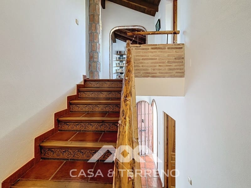 4 slaapkamer Villa te koop in Almayate met garage - € 595.000 (Ref: 8764397)