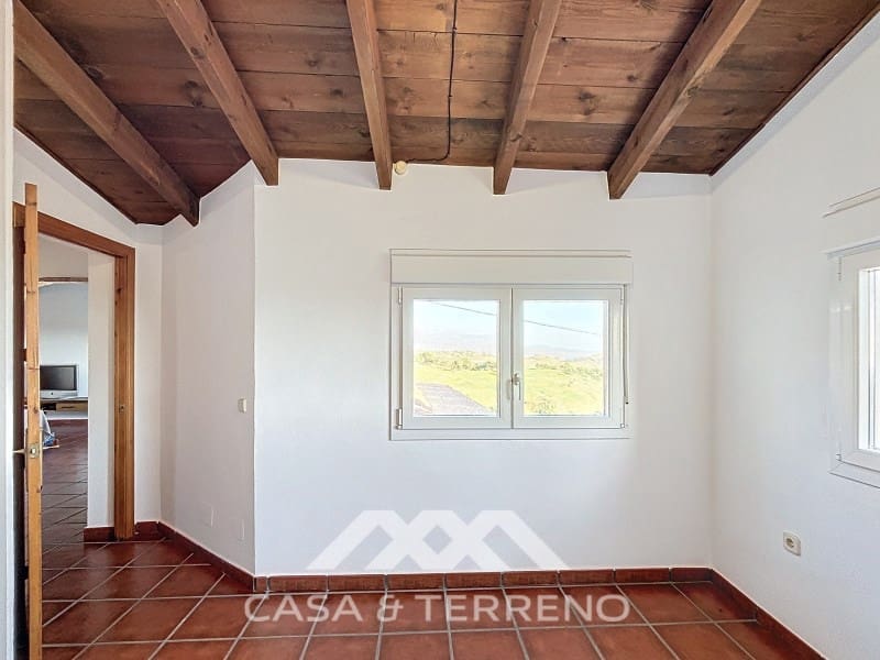 4 slaapkamer Villa te koop in Almayate met garage - € 595.000 (Ref: 8764397)