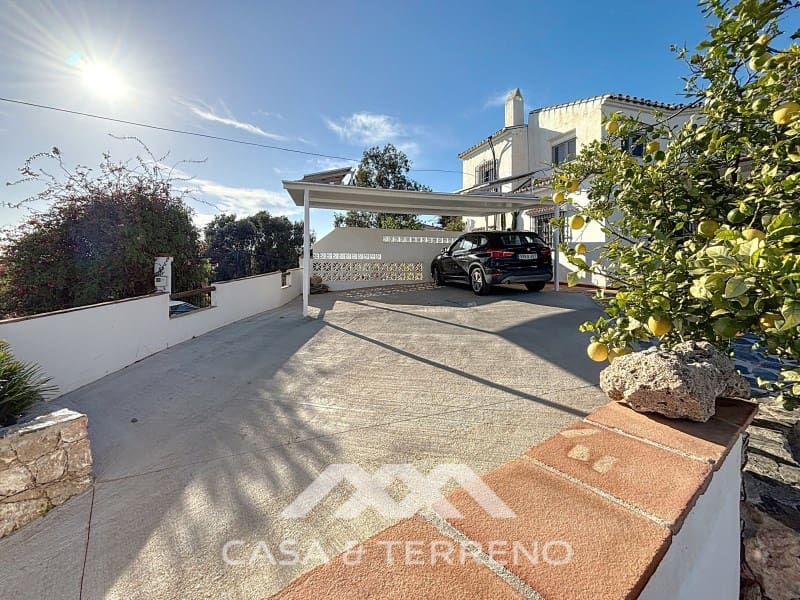 4 slaapkamer Villa te koop in Almayate met garage - € 595.000 (Ref: 8764397)