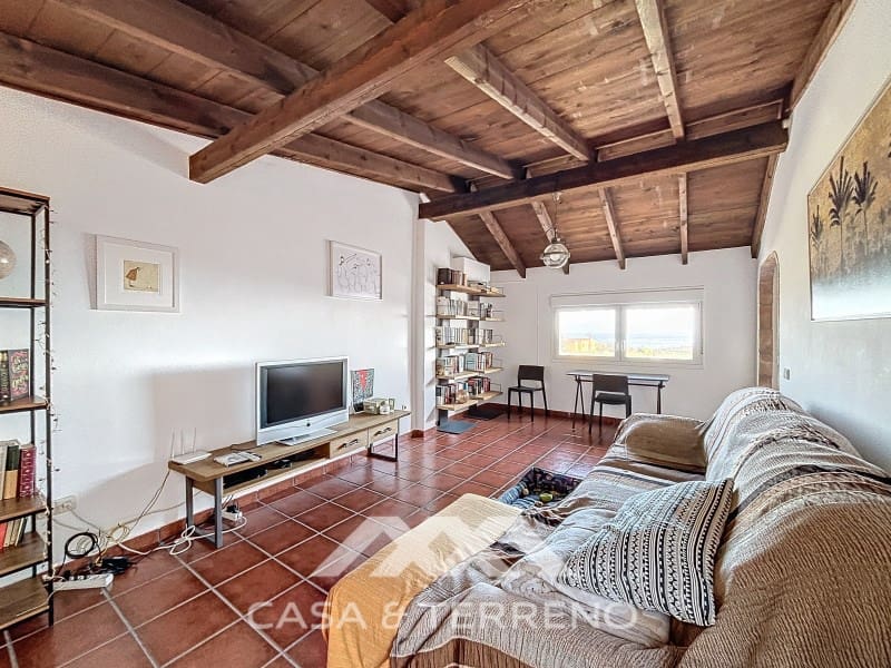 4 slaapkamer Villa te koop in Almayate met garage - € 595.000 (Ref: 8764397)