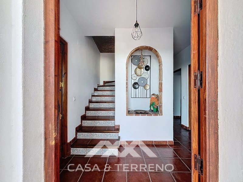 4 slaapkamer Villa te koop in Almayate met garage - € 595.000 (Ref: 8764397)