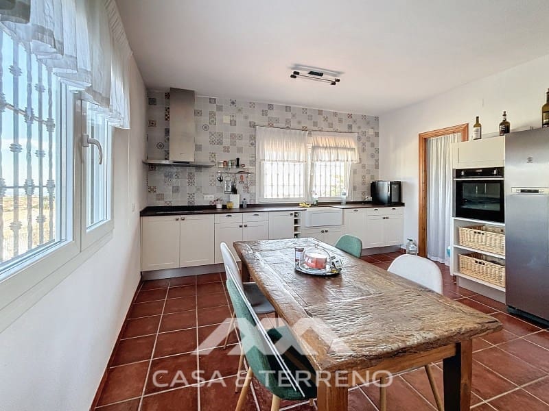 4 slaapkamer Villa te koop in Almayate met garage - € 595.000 (Ref: 8764397)